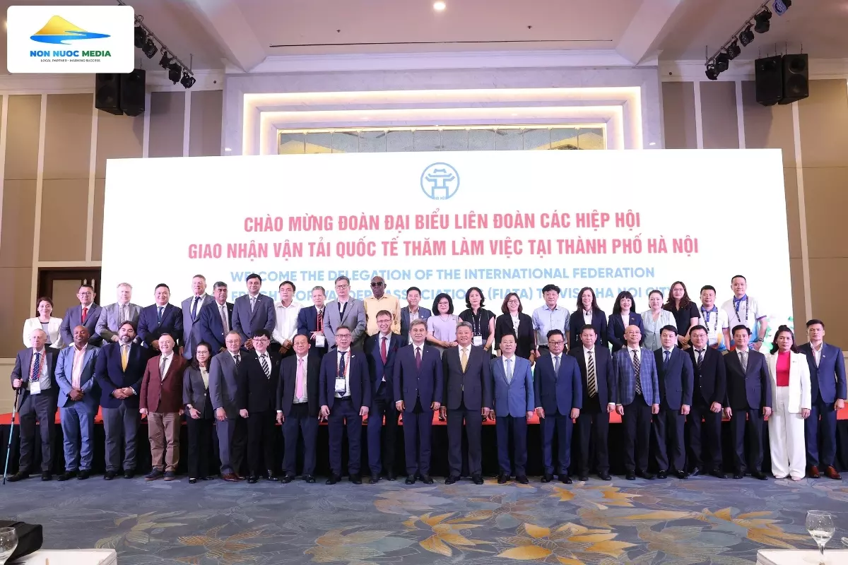 CHÀO MỪNG ĐOÀN ĐẠI BIỂU LIÊN ĐOÀN CÁC HIỆP HỘI GIAO VẬN TẢI QUỐC TẾ THĂM VÀ LÀM VIỆC TẠI THÀNH PHỐ HÀ NỘI